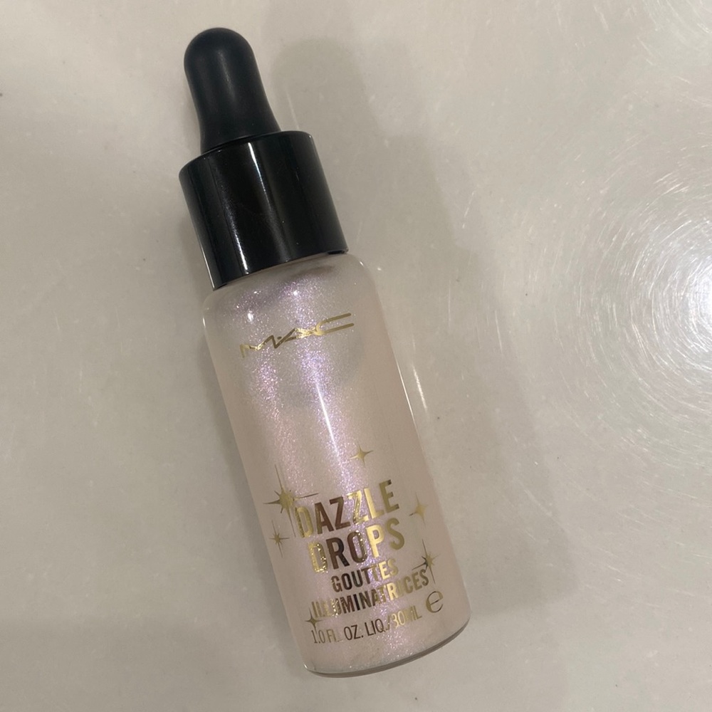 MAC limited edition Dazzle Drops 1.0 fl oz in the color “dazzlepink”